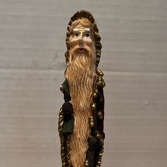 🌟2/$20 item (mix and match)🌟 Tall long-bearded resin Santa with sack of Toys - Picture 2 of 6